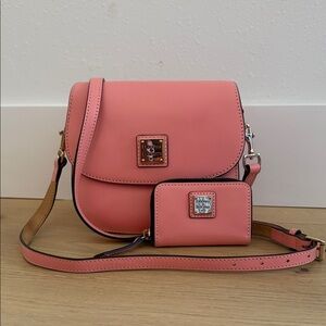 DOONEY & BOURKE Light Pink Leather Beacon Saddle Crossbody Bag with Wallet